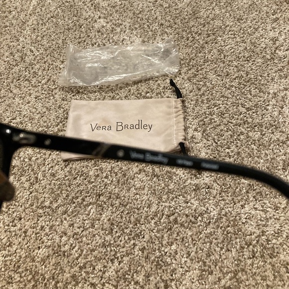 Vera Bradley black Mini Medallions retired 2017 pattern sunglasses & cloth case - Picture 2 of 3